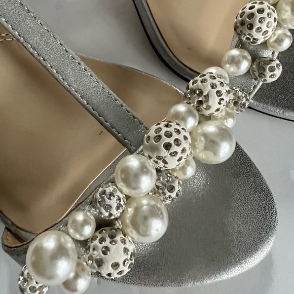 Adrienne Vittadini Kalina Silver Pearl Dress Heels Size 6 M Fit like 6 1/2 - Picture 4 of 12